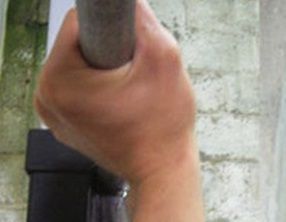 Cuadro de texto: Bent wrist grip.
